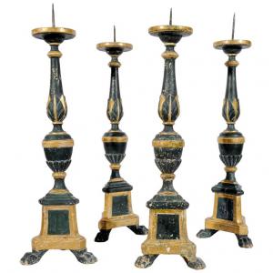 Conjunto de quatro castiçais antigos italianos de madeira - O/6196