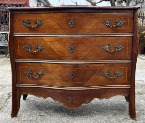 Genovese serpentine chest of drawers