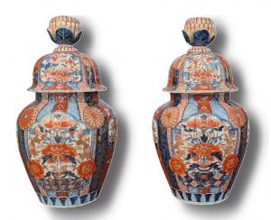 PAIR OF IMARI POTICHES - JAPAN - MEIJI PERIOD