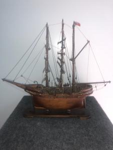Modellino di barca a vela in legno.Italia