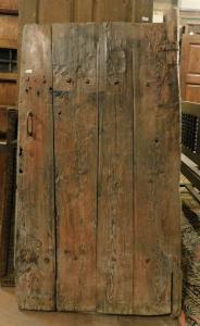 ptir462 - Kleine rustikale Tür mit Nägeln, 19. Jahrhundert, Maße: ca. B 85 x H 154 cm