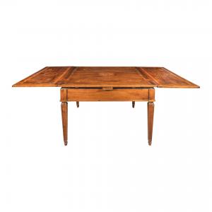 Inlaid extendable dining table. Piacenza, second half of the 18th century.
