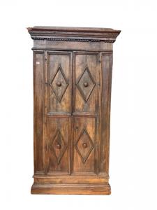 Alter toskanischer Schrank
