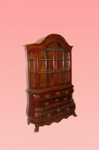 Trumeau vetrina olandese in legno di mogano riccamente intarsiato della prima metà del 1900