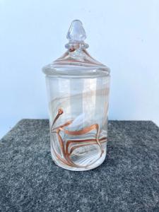 Vaso con coperchio in vetro con inclusioni in avventurina e lattimo.Murano