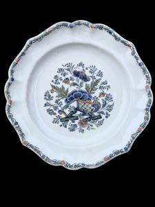 Piatto in maiolica con decoro al ‘ponticello’.Manifattura Antonibon,Nove di Bassano.