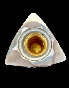 Calamaio em porcelana triangular com relevo historiado. - Foto 7