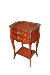 Mesa de cabeceira francesa do segunda metade do século XIX, estilo Luís XV, em pau-rosa