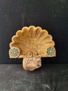Acquasantiera veneziana in marmo giallo reale - 27 x 27 cm