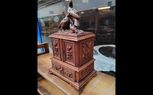 Jewelry box cabinet