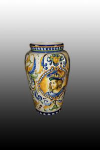 Early 1900s Italian vase in Neo-Renaissance style majolica with rich decorations
