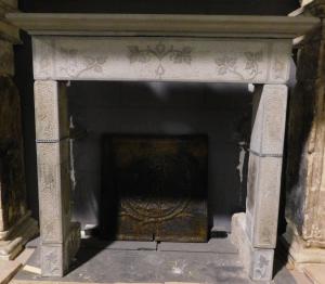 chp342 - Stone fireplace, 18th/19th century, cm W 125 x H 120 x D max 30
