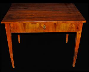 Elegant writing desk from the early Biedermeier period, veneered in walnut feather, Vienna 1815 approx.