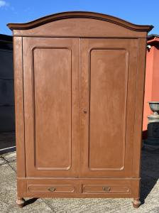 Nussbaumschrank