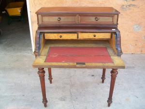 Elegant desk or bureau from the second half of the 19th century. 84 w x 57 d x 105 h.