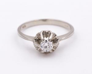 Anello in oro bianco e brillante anni '30