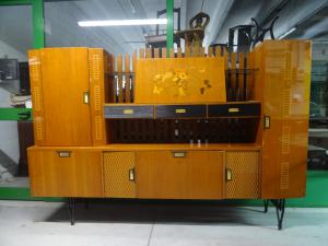Credenza in legno di La Permanente Mobili Cantù anni 80