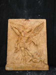 Bassorilievo - San Michele ed il Drago - 40 x 51 cm - Marmo Nembro Giallo - fine 19° secolo - Venezia