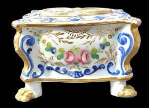 Porcelain inkwell 'commode style'. Old Paris.