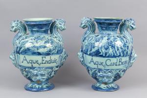 Coppia di idrie in maiolica, Marca Corona, Savona secolo XVII