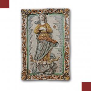 PLACCA IN MAIOLICA DI MONTELUPO CON VERGINE FINE XVII SECOLO
