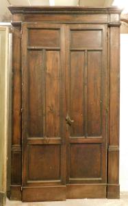pti695 - porta em nogueira completa com moldura, primeiro quartel do século XX, cm L 158 x A 273