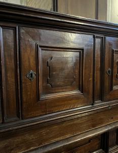 ARM 289 - Credenza a doppio corpo in noce, epoca '700. - Foto 5