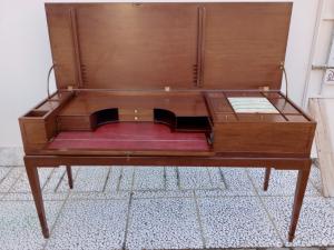 Desk, hinged desk with inlays. 163l x 59p x 86h