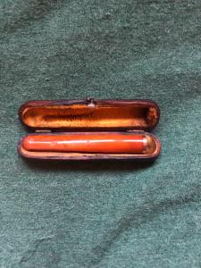 Bocchino in Ambra e oro con scatola originale.