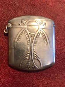Scatolina portafiammiferi in argento con decori art nouveau.Italia.