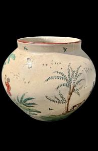 Vaso globulare in maiolica decorato con personaggi in ambiente agreste. Milano. - Foto 5