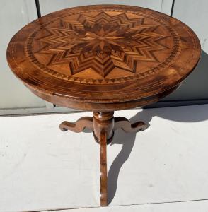 Inlaid round table, Rolo