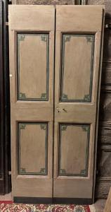 PTL588 - Porta lacada e pintada, de duas folhas, época '700, proveniência Umbria, medidas cm L 86 x A 206 x P 4