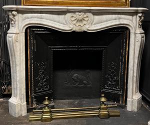 CHM603 - Charming Carrara white marble fireplace, 19th century, measures cm L 145 x H 107 x D 36.