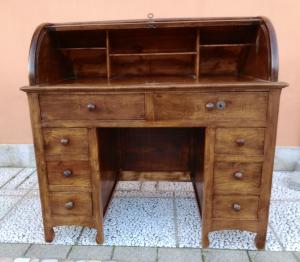 Roll-top desk. 114cm L x 64cm D x 110cm H