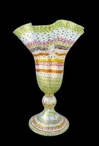 Kelchförmige Lampe mit Einsätzen aus polychromen Murrinen und Blattgold. Einzelstück. La Murrina, Murano.