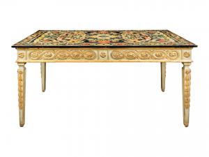 Bureau en bois sculpté, laqué et peint. Italie, XIXe-XXe siècle.