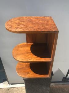 Tavolino Art Deco’  a 3 ripiani lastronato in radica.