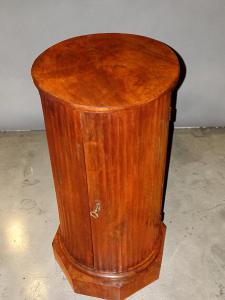 comodinoo a colonna 