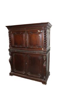 Grande Credenza italiano del 1800 Stile Rinascimento in legno di noce