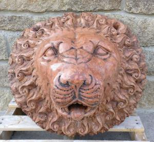 Grandiosa Bocca da Fontana - 66 cm x 58 cm - Marmo rosso antico - xx secolo - Venezia