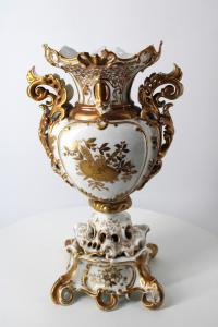 Vaso in ceramica dipinto in oro