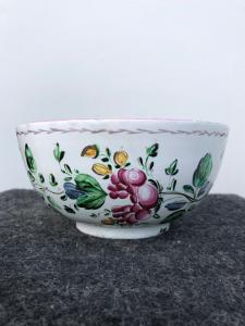 Third-fire majolica milk cup decorated with a 'peony' motif. Casali e Callegari manufactory. Pesaro.