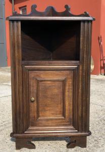 Kleine Eckvitrine aus den 1960er Jahren