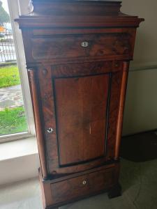 Biedermeier Stipo aus Nussbaum und Nussbaumwurzelholz