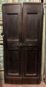PTCI444 - Porta de entrada em nogueira, época de 1600, proveniente da Itália central, vão livre cm L 96 x A 215