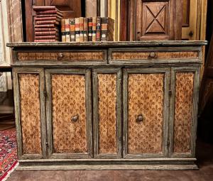 ARM261 - Antica credenza laccata, epoca '700, misure cm L 145 x H 100 x P 47