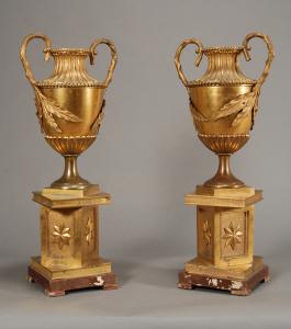 Coppia di grandi vasi in bronzo dorato e finemente cesellato, Italia meridionale II metà secolo XVIII