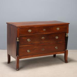 Commode Empire en noyer du Veneto, début du XIXe siècle