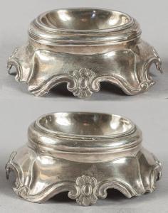 Coppia di saliere in argento sbalzato, stile Luigi XV, Genova Punzone della Torretta 1777